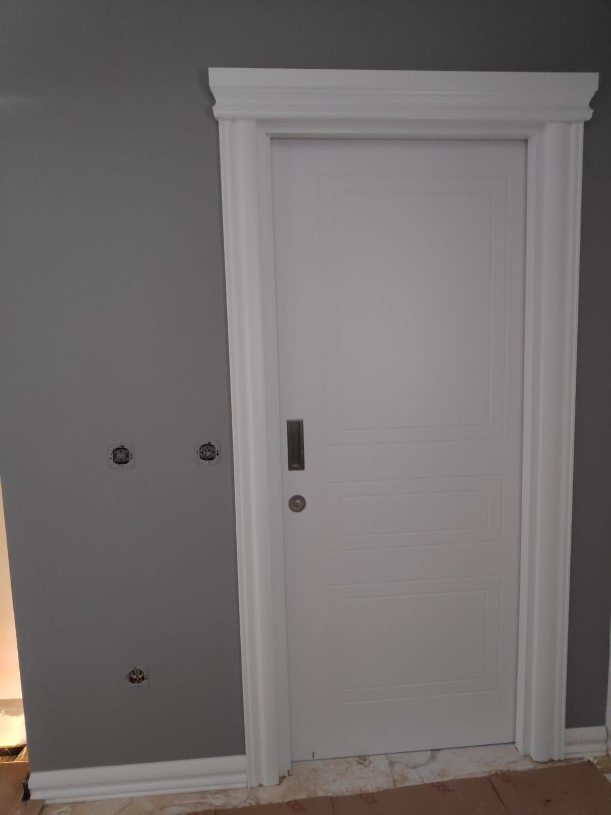 Chantier client, installation d'une porte d'intérieur